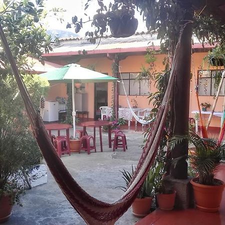 Hostal Morenos Antigua Exterior foto