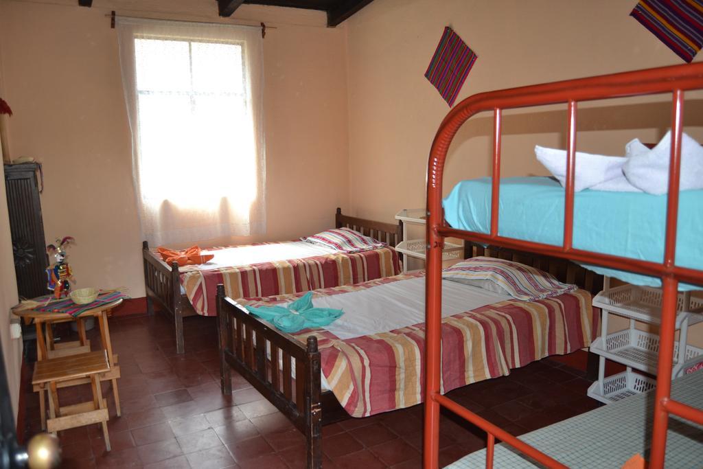 Hostal Morenos Antigua Exterior foto
